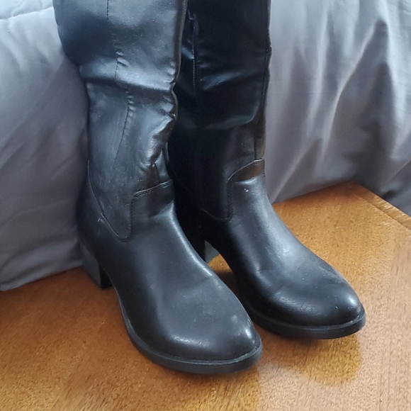 Boots - Picture 3 of 3